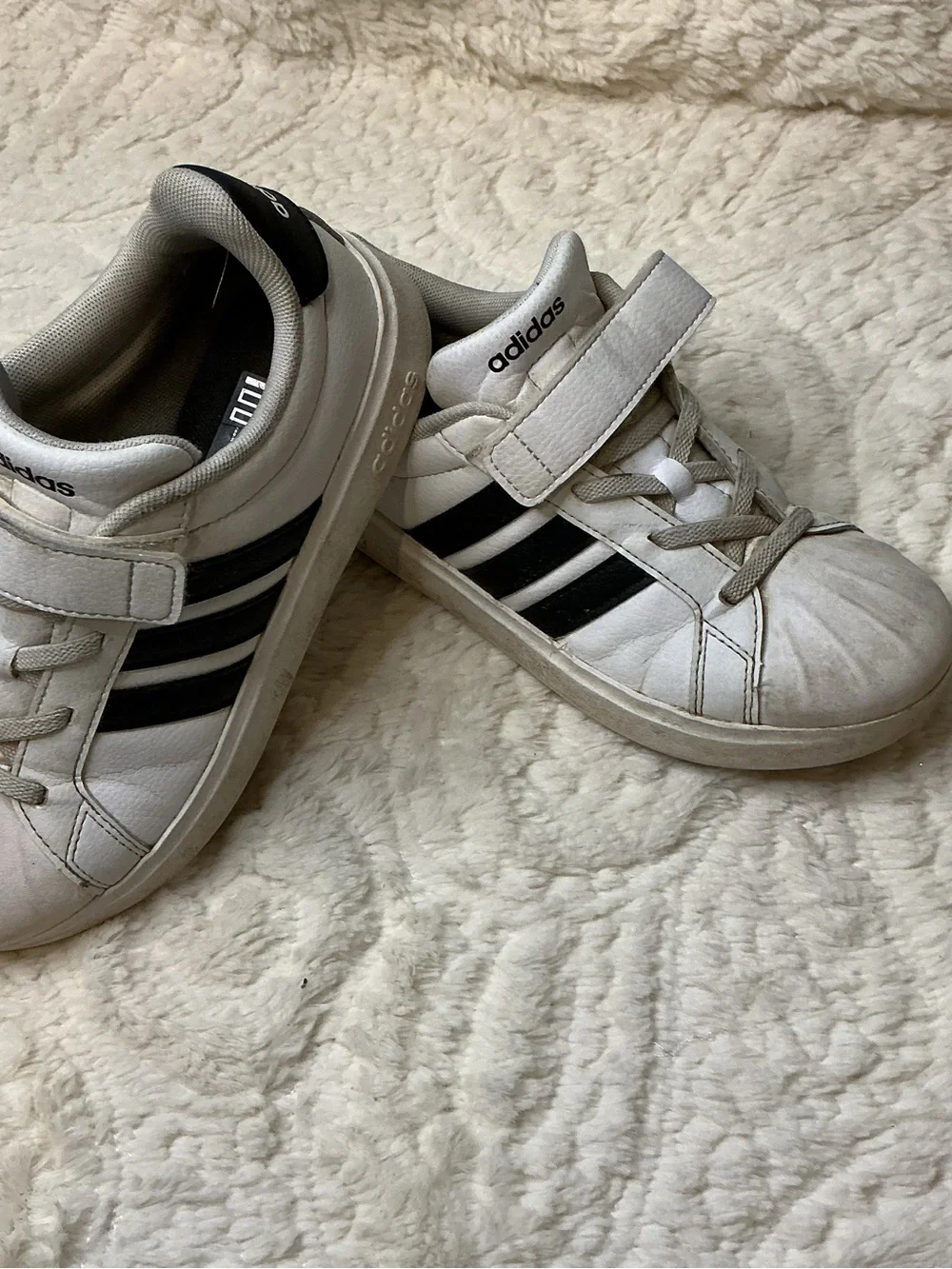 adidas White Kids Sneakers with Black Stripes Sz 2